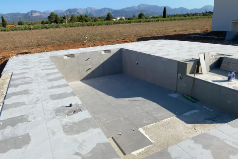 Construcción de piscina en Biniali